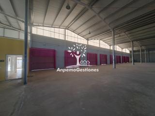 Location Bâtiment à usage industriel  Calle sol. Nave y 6 muelles de carga. terreno 10.000m2