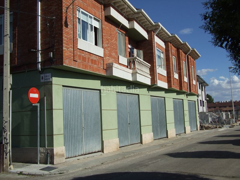 Foto bb7dc8e5-3fcd-4f40-821c-c903d5603e25. Edifici a Laguna de Duero