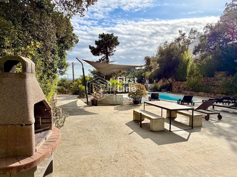 Foto 0fc8e4e6-6563-45f6-916f-a18208330396. Casa  con licencia turística. reformada y con un gran espacio exterior con piscina privada en Lloret de Mar