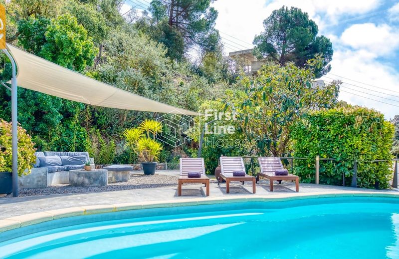 Foto 1938296e-87cd-4723-9cd5-65b8d46fdf57. Casa  con licencia turística. reformada y con un gran espacio exterior con piscina privada en Lloret de Mar