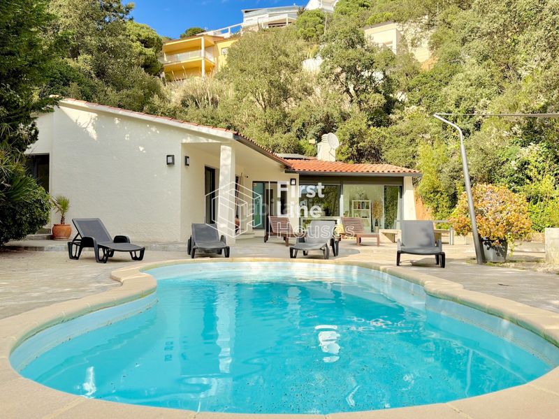 Foto 21663a24-d40d-4fe8-9327-b20bea68d689. Casa  con licencia turística. reformada y con un gran espacio exterior con piscina privada en Lloret de Mar