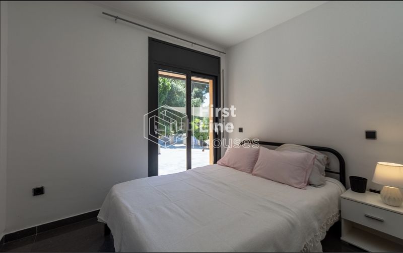 Foto 377c2c6f-60a0-4487-8518-970472388da6. Casa  con licencia turística. reformada y con un gran espacio exterior con piscina privada en Lloret de Mar