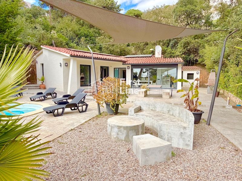 Foto 5a6a7613-2ee5-4a95-8e39-d1e2d5971a6a. Casa  con licencia turística. reformada y con un gran espacio exterior con piscina privada en Lloret de Mar