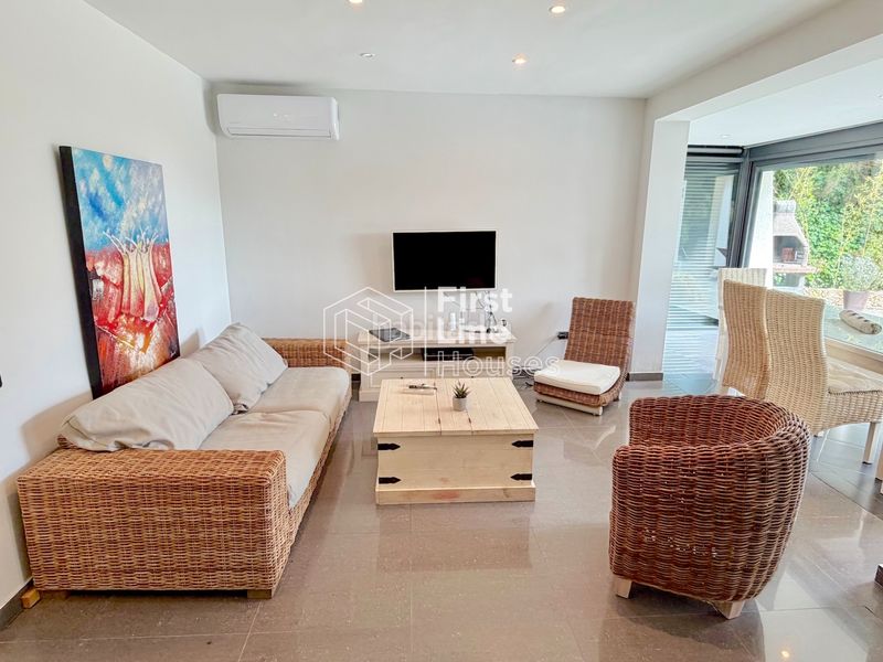 Foto 6b6c3342-c62d-41c2-ada6-b5fa4e25ff8f. Casa  con licencia turística. reformada y con un gran espacio exterior con piscina privada en Lloret de Mar