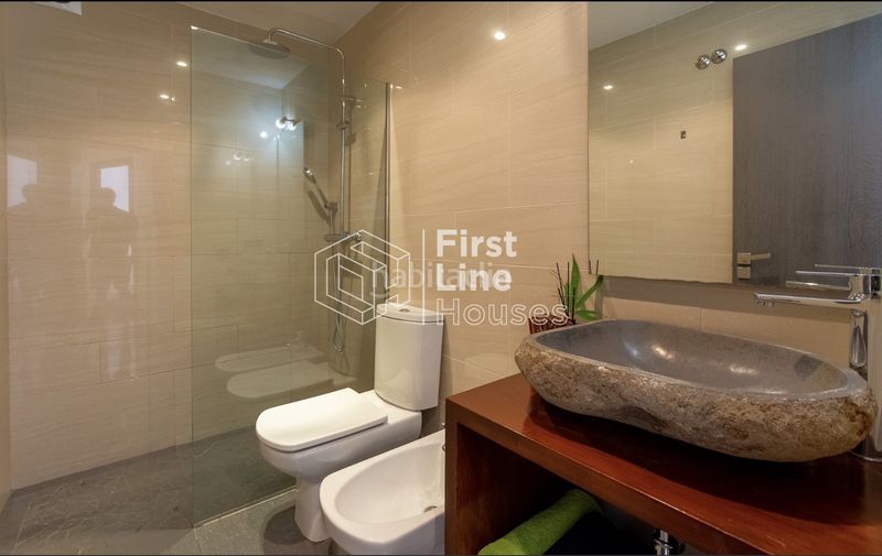 Foto b046ed51-8e78-4610-82bb-76ef54ae83b9. Casa  con licencia turística. reformada y con un gran espacio exterior con piscina privada en Lloret de Mar