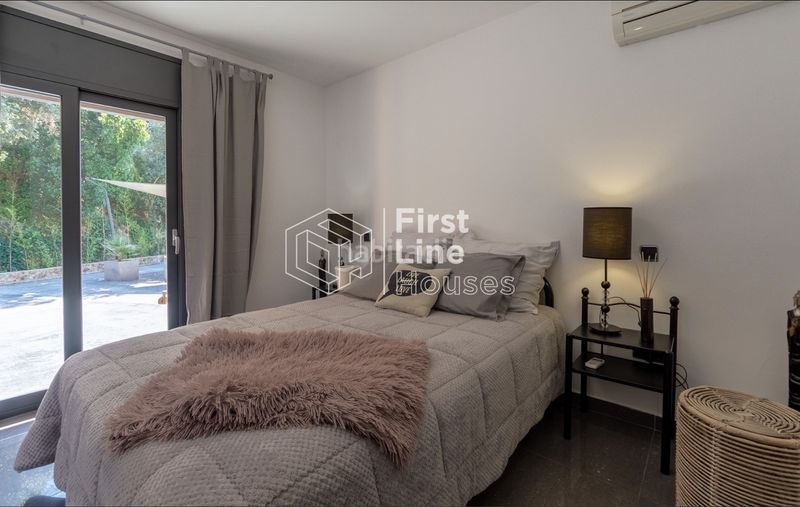 Foto cd1aeeba-e814-470b-8c11-03aab9ab4509. Casa  con licencia turística. reformada y con un gran espacio exterior con piscina privada en Lloret de Mar