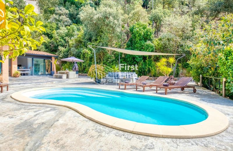 Foto fa643421-278d-4a88-b9d5-5a761af13bec. Casa  con licencia turística. reformada y con un gran espacio exterior con piscina privada en Lloret de Mar