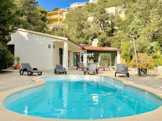 Casa a Serra Brava. Casa con licencia tur�stica. reformada y con un gran espacio ext