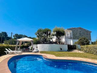 Xalet a Serra Brava. Preciosa casa con licencia turística, piscina privada y vistas p
