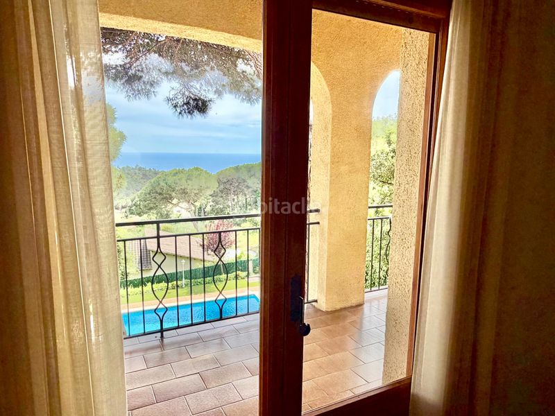 Foto 445a1f6f-2734-415b-854e-44c0e2548ed4. Xalet amb xemeneia piscina a Serra Brava Lloret de Mar