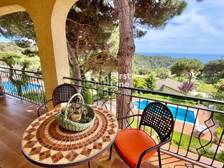 Chalet in Serra Brava. Fantástica casa mediterránea con vistas al mar y piscina privada