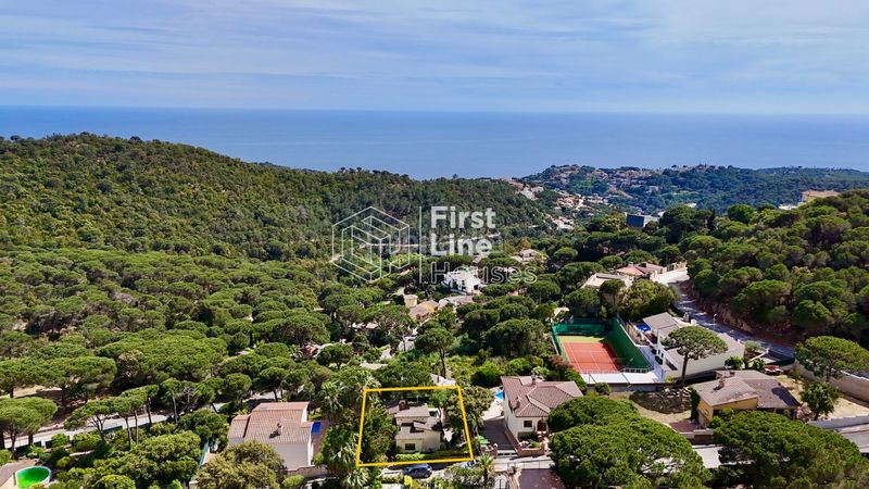 Foto 9753e9e5-680d-48d8-934a-ca4383a369c4. Xalet amb xemeneia piscina a Serra Brava Lloret de Mar