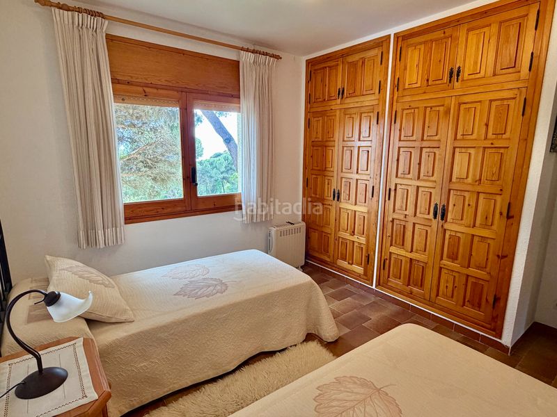Foto d16d844f-07e1-4477-8b83-a0f757fe8f49. Xalet amb xemeneia piscina a Serra Brava Lloret de Mar