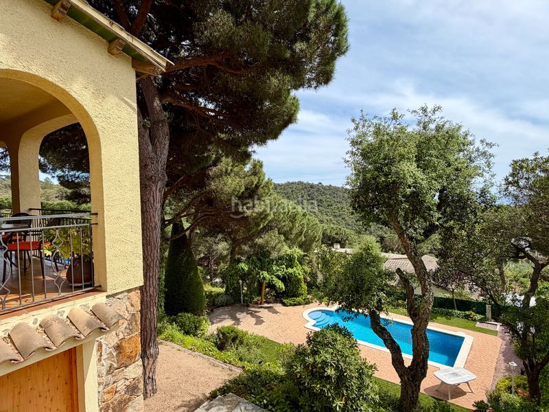 Foto e401874c-6d58-459d-880d-35a501738966. Xalet amb xemeneia piscina a Serra Brava Lloret de Mar