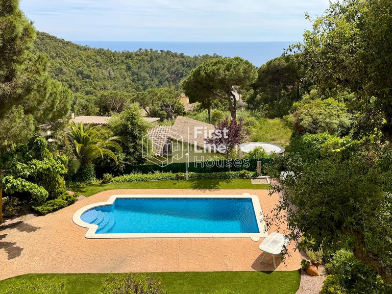 Foto ecd73066-b3be-4c0e-94ce-bcae52fde4dc. Xalet amb xemeneia piscina a Serra Brava Lloret de Mar