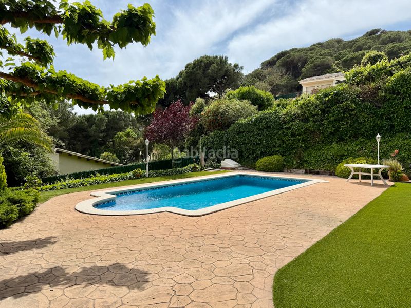 Foto eef6d769-4757-43d4-a35c-c3011d461c84. Xalet amb xemeneia piscina a Serra Brava Lloret de Mar