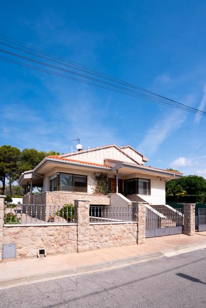 Foto d51429e5-0b0e-495b-9abc-f592a709d8cd. Chalet en carrer garbi 12 espectacular chalet unifamiliar paradise en Vallmoll
