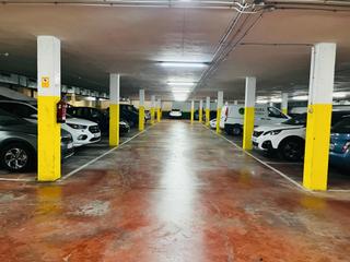 Parking voiture  Carrer de la mare molas. Amplia plaza de aparcamiento de 36 m²