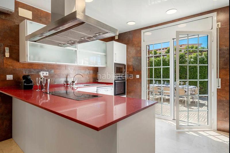 Foto d90d2f61-a1ae-471f-b068-73a67187af32. Xalet a carrer gregal 9 a Passeig Marítim Miami Platja