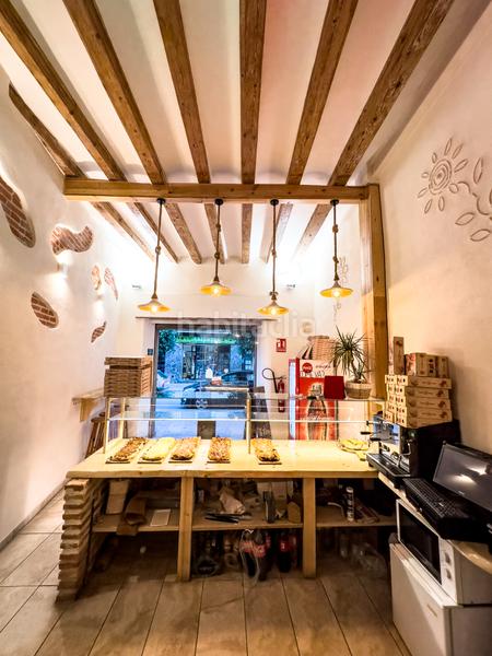 Foto a6906df1-edd7-4cb0-9bb8-500335ce65ad. Traspaso local comercial en raval de robuster 21 trapaso negocio en pleno funcionamiento en Reus