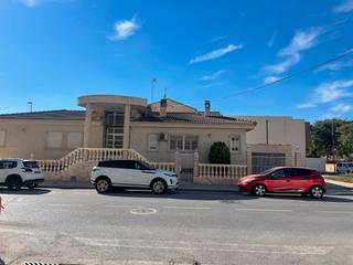 Xalet  Avenida de la libertad. Chalet en redován