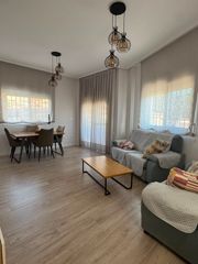Rent Flat  Calle hermandad de la resurrección 5. Piso solo funcionarios zona espeñetas