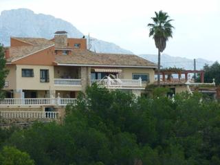 Casa a Serra montcabrer 24. Gran chalet con piscina privada