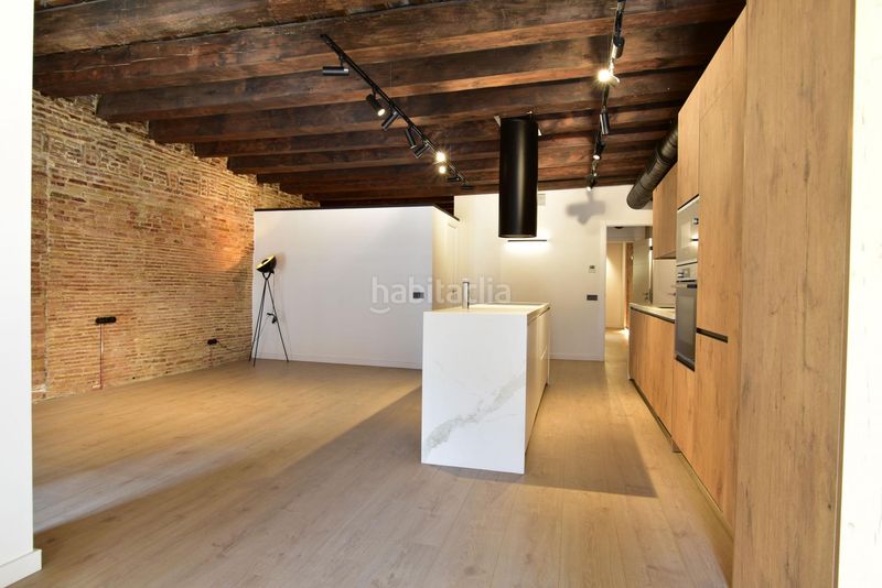 Foto 2c1a10fd-6b9a-4c84-a5d0-02b0e2aefee5. Pis a Raval Barcelona