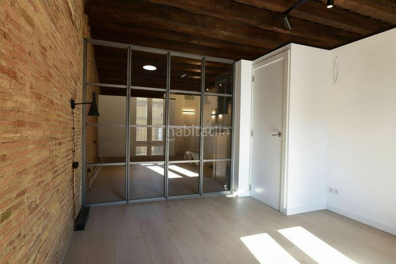 Foto ae8f73c9-74d4-460d-8d25-da00d1d3cd15. Pis a Raval Barcelona