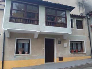 Casa aparellada a Barrio mata 87. Casa pareada en mata