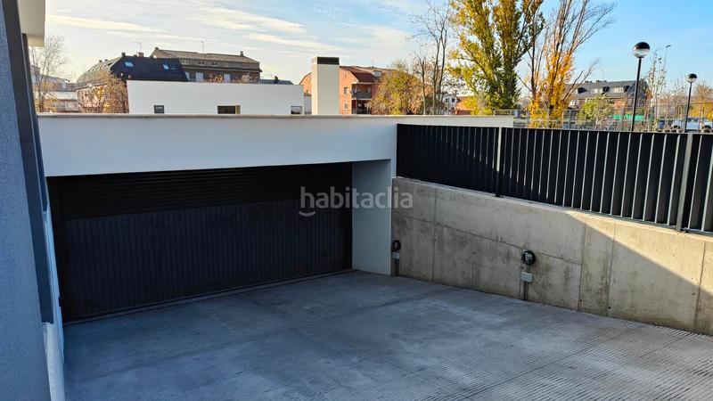 Foto 90fd7901-e45c-4cd8-9d8f-3e48ea7de0c1. Autoparkplatz in calle cañada real 31 in Los Negrales Collado Villalba