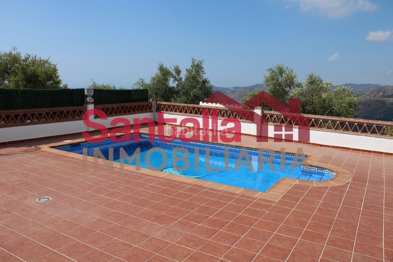 Foto 0e11a5c8-424e-4f10-b589-f92d3737b082. Masia amb xemeneia aparcament piscina a Ítrabo