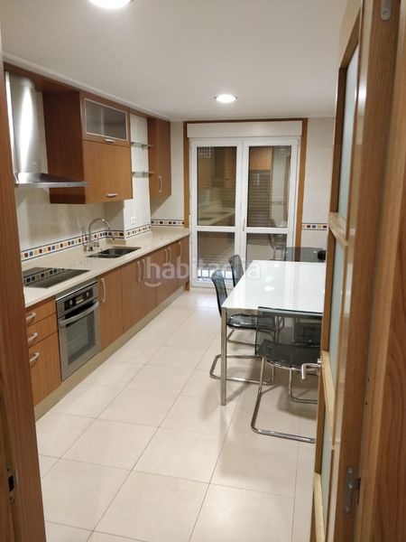 Foto 49536a21-6ccb-4ef0-a9e7-b0fa50e18deb. Location appartement avec parking dans Santa Comba