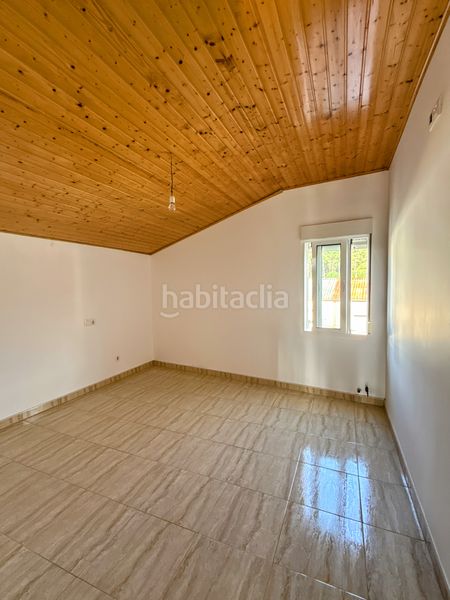 Foto 4dbbdf2f-1844-4131-83ff-c331de4a12c6. Casa  independiente con parcela en Carballo
