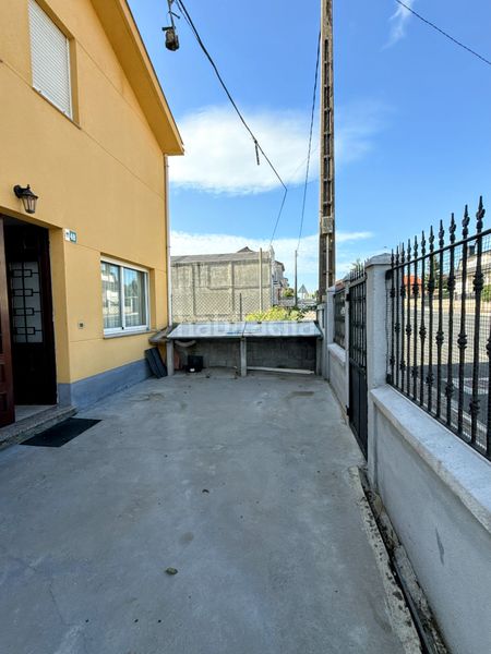 Foto 8f5d0e81-4209-42e1-afd4-e8a685db11c8. Casa  independiente con parcela en Carballo
