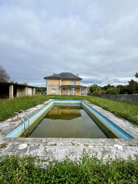 Foto 449eac66-1f4c-42fe-8e2d-710f54ab5e25. Chalet con parcheggio piscina in Carballo