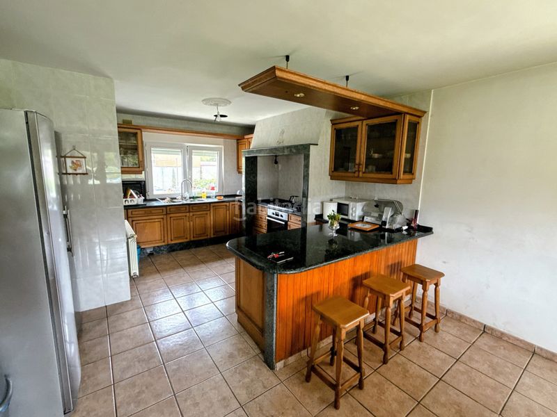 Foto d32787ee-b497-42e2-b51c-c8a85322a987. Chalet con parcheggio piscina in Carballo