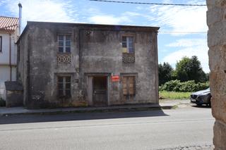 Casa en Carballo. Casa para restaurar en cances grande.