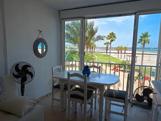 Estudi a Carrer de plácido domingo 49. Loft-estudio reformado en primera línea de mar – la pineda