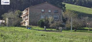 Bauernhof  Calle del casuso. Amplia casa de pueblo en bárcena de cicero con terreno y vistas