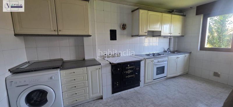 Foto eb112e07-e72d-49d6-aafe-bf3834baddfc. Casa aparellada amb aparcament a Bárcena de Cicero