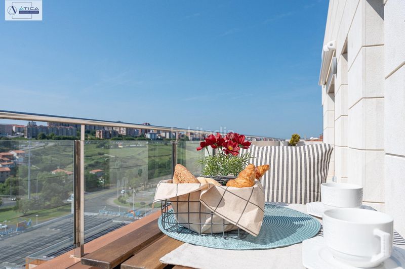 Foto 56015e03-8f5c-4869-8136-ecbff76cce3c. Àtic amb calefacció aparcament piscina a La Pereda Santander