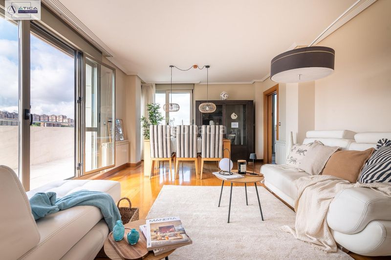 Foto 8fc85aea-4b2a-4ca5-b8af-7b94966fb8f9. Àtic amb calefacció aparcament piscina a La Pereda Santander