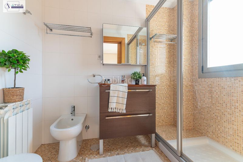 Foto b0b1d789-2b7c-4f38-bcea-151b72510008. Àtic amb calefacció aparcament piscina a La Pereda Santander