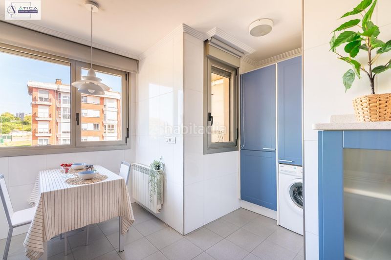 Foto c31beca2-6ecc-4819-8b91-f9128e3454bd. Àtic amb calefacció aparcament piscina a La Pereda Santander