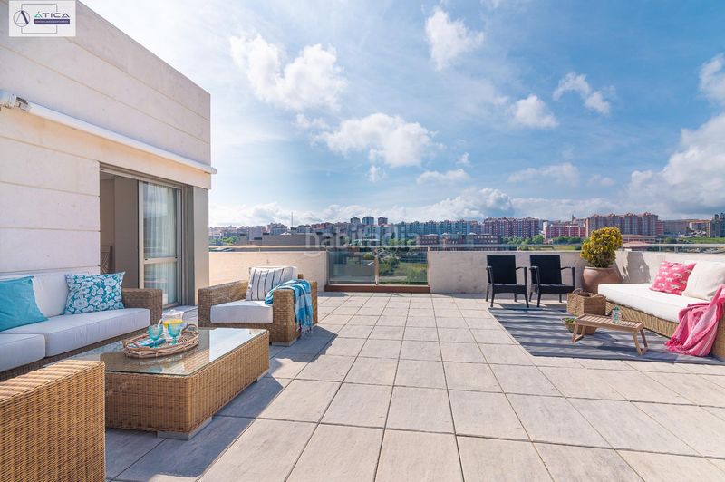 Foto ce7d0b04-488f-4446-bb35-34ed77370c7c. Àtic amb calefacció aparcament piscina a La Pereda Santander