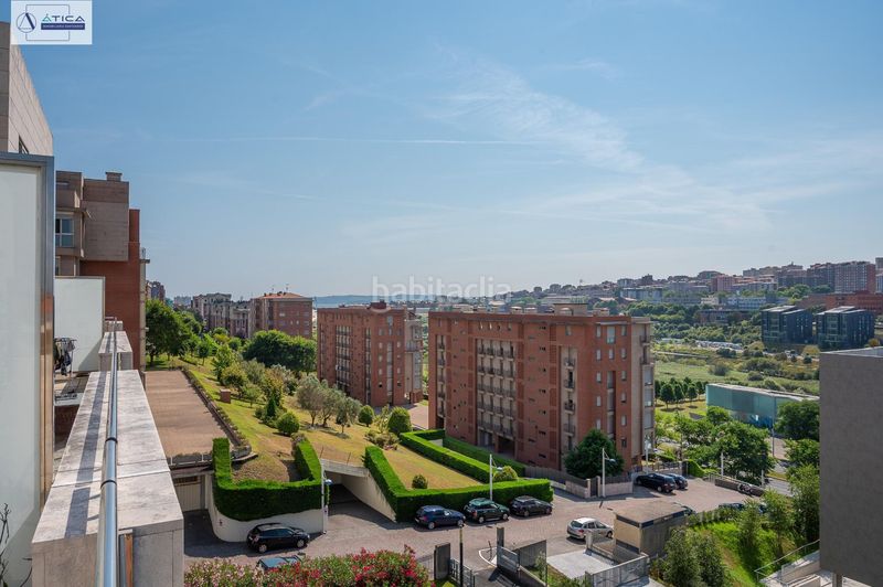 Foto f871de59-e395-4387-a91d-7dbd3404ab39. Àtic amb calefacció aparcament piscina a La Pereda Santander