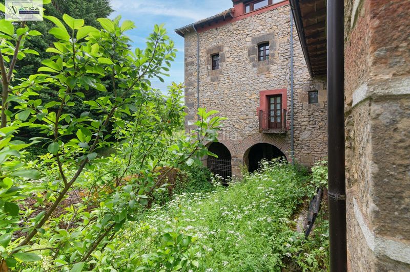 Foto 70e5a9a0-6a9b-48f7-bf91-27f3284b910a. Edificio hotel rural con historia, encanto y un negocio listo para continuar en Valle de Valdebezana
