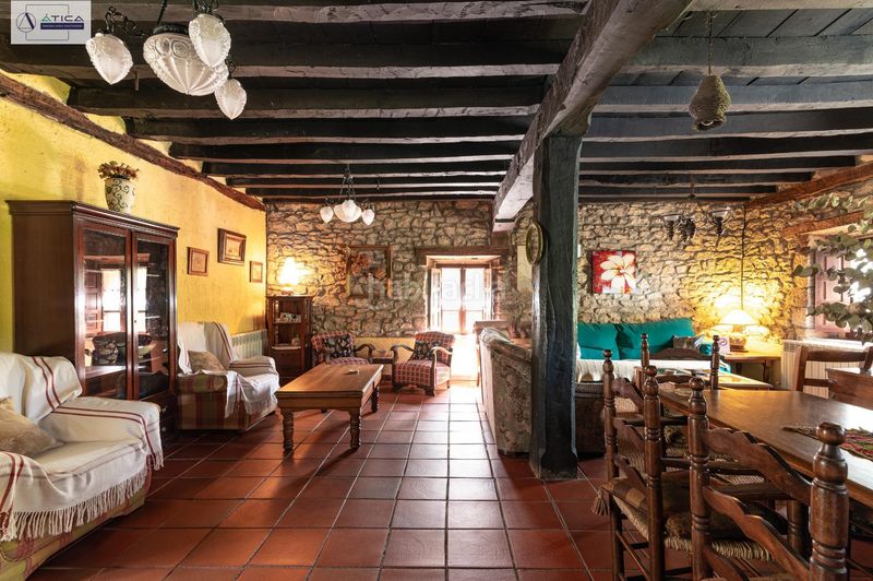 Foto b104eedc-2463-41e7-b189-97b402e24073. Edificio hotel rural con historia, encanto y un negocio listo para continuar en Valle de Valdebezana