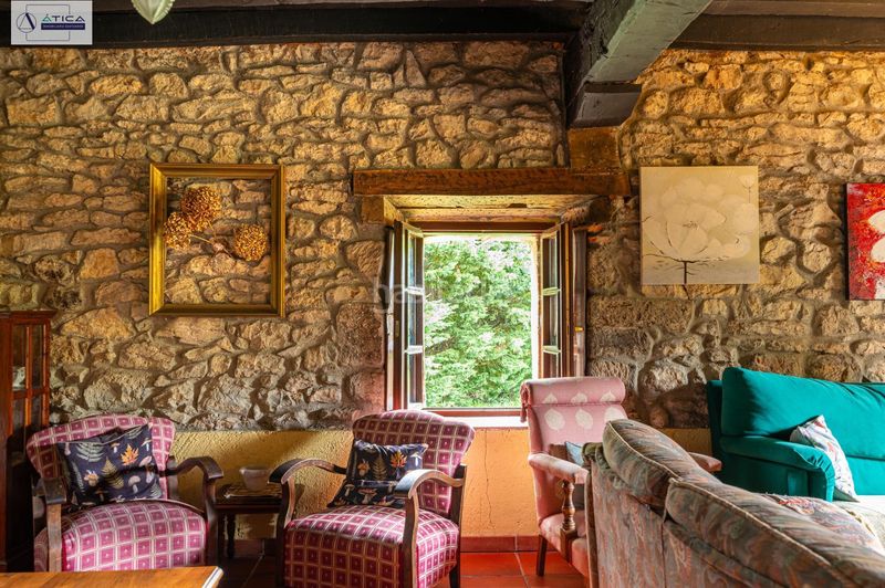 Foto b2bf7a10-8a46-49b8-9ef5-9d3d737baca9. Edificio hotel rural con historia, encanto y un negocio listo para continuar en Valle de Valdebezana
